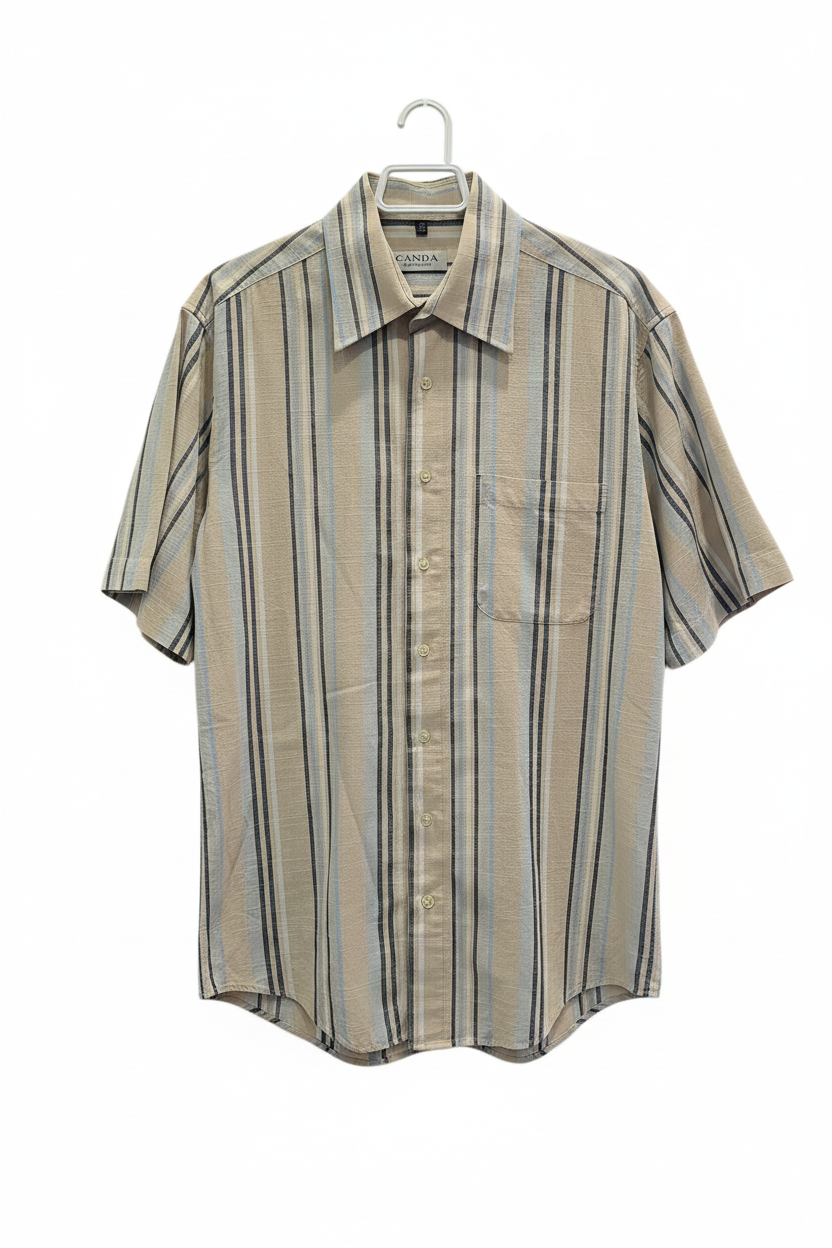 Camisa manga corta rayas beige azul marino cuello clásico con bolsillo planchada en percha