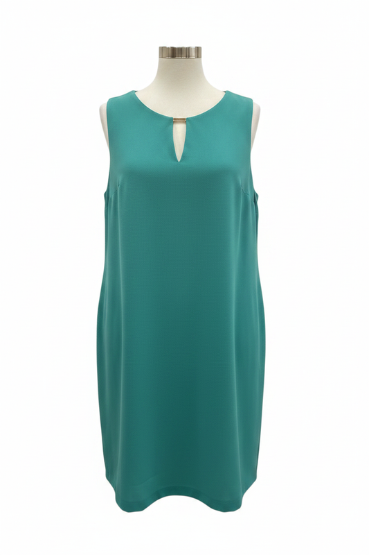 Vestido verde esmeralda sin mangas Antea ghost mannequin fondo blanco