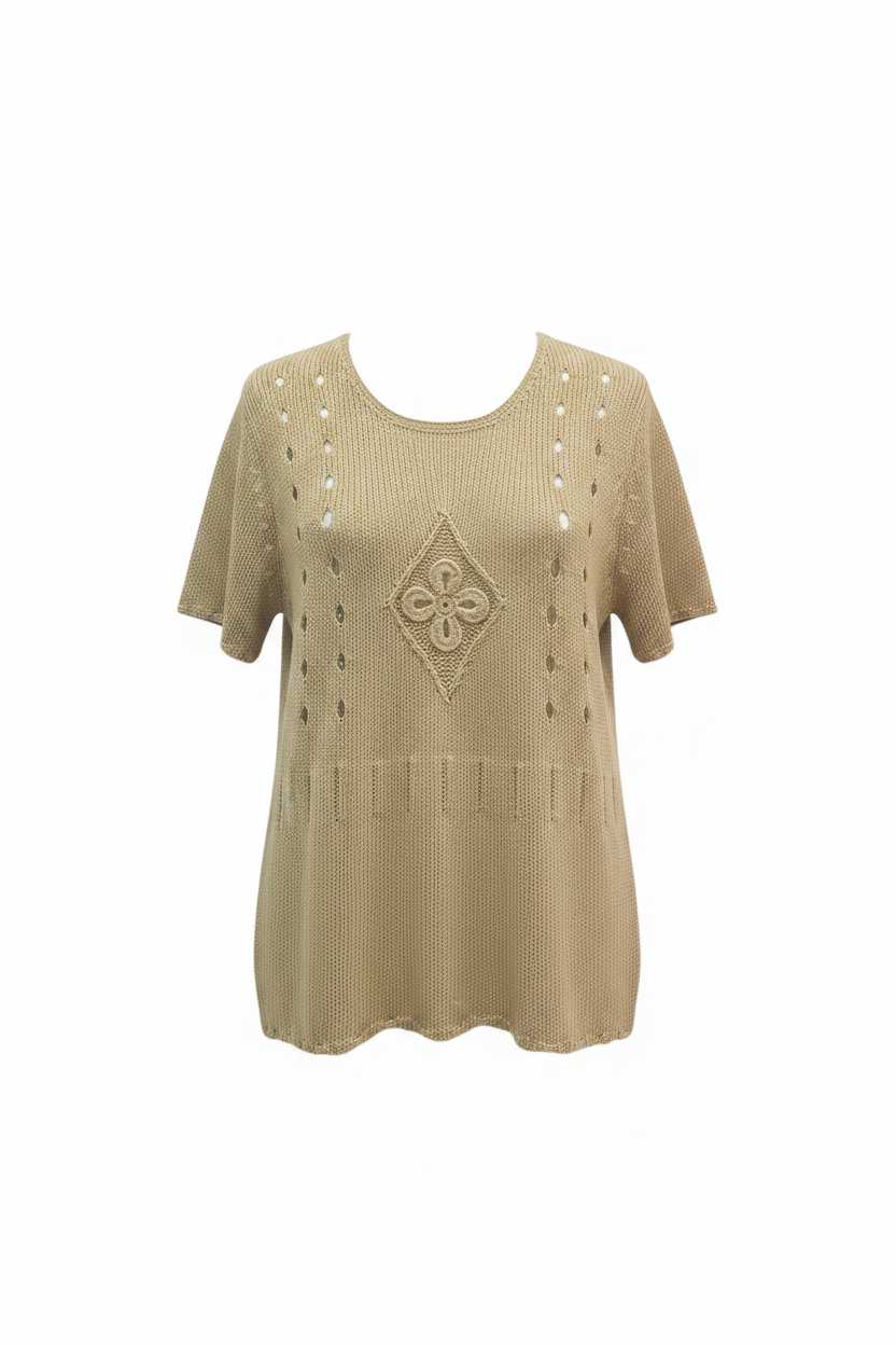 Top punto beige calados bordado floral ghost mannequin fondo blanco