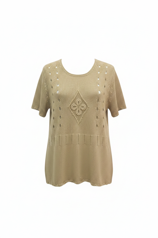 Top punto beige calados bordado floral ghost mannequin fondo blanco