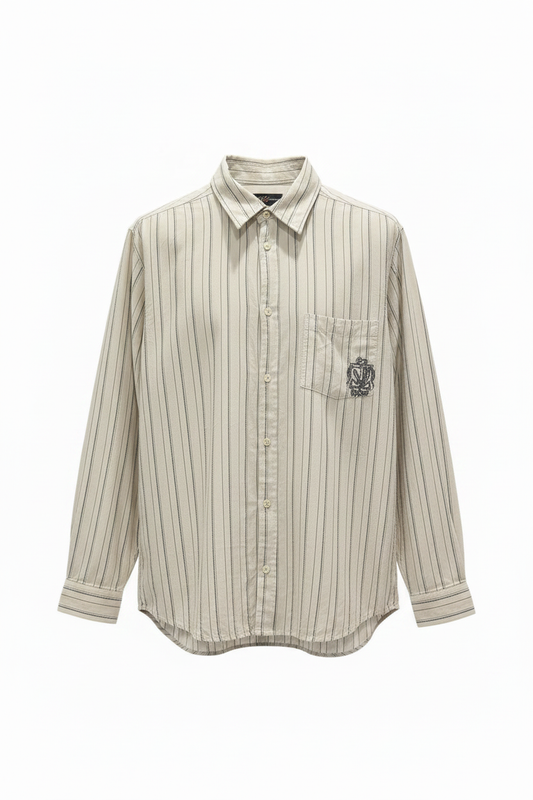 Camisa vintage rayas crema gris manga larga con escudo bordado en bolsillo