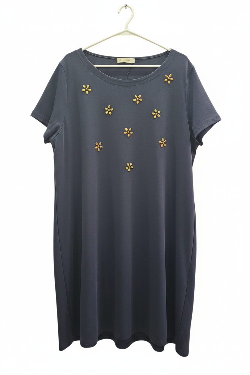 Vestido shift manga corta azul marino gris oscuro cuello redondo con flores de abalorios amarillo verde naranja planchado en percha