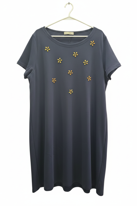 Vestido shift manga corta azul marino gris oscuro cuello redondo con flores de abalorios amarillo verde naranja planchado en percha