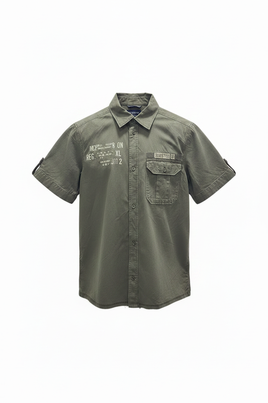 Camisa vintage militar kaki manga corta con parche DUBSTER 01 y texto estarcido ghost mannequin fondo blanco